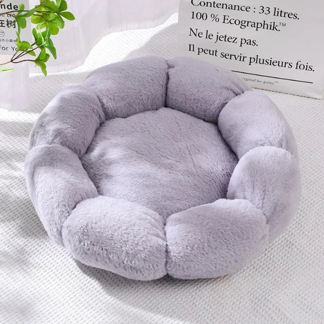Comfortable Sleep Pet Bed Unique Flower-Shaped for Indoor and Outdoor Use Dog Mat Dog Beds for Large Dogs